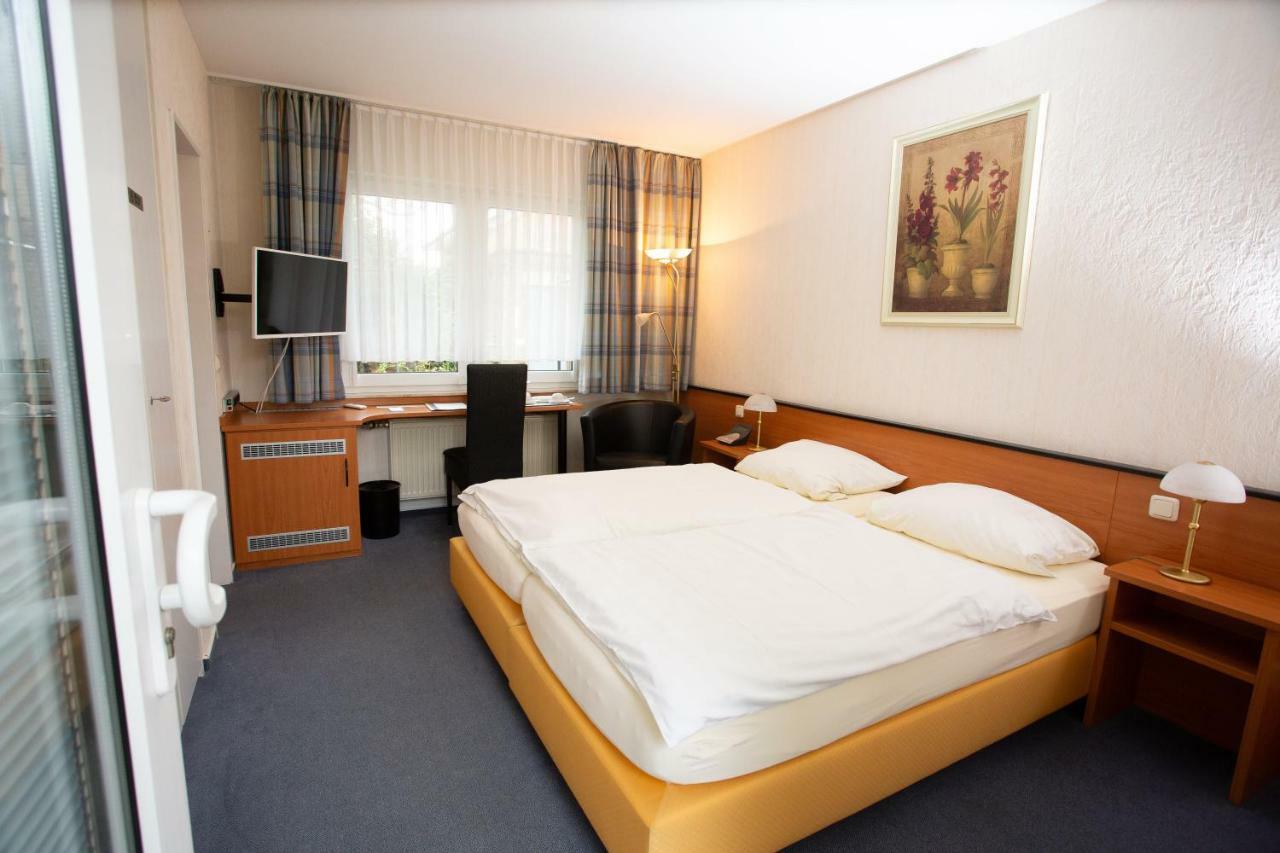 HOTEL LA CHACRA PENSION ERFTSTADT 3* (Deutschland) - von € 81